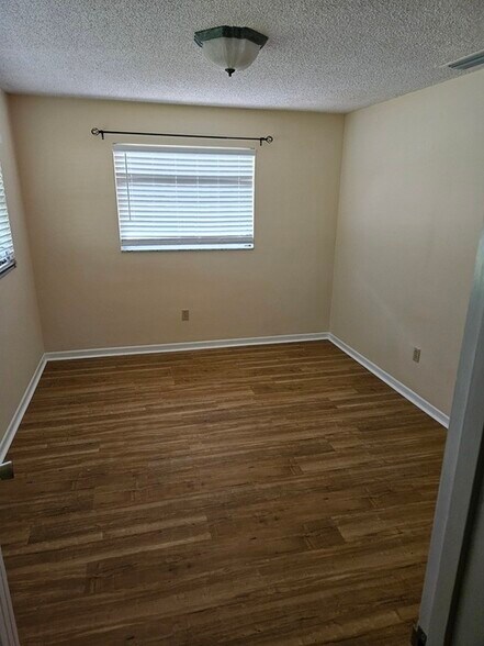 2nd bedroom - 786 Colony Ln