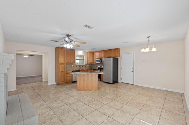 Building Photo - 137 Deville Dr
