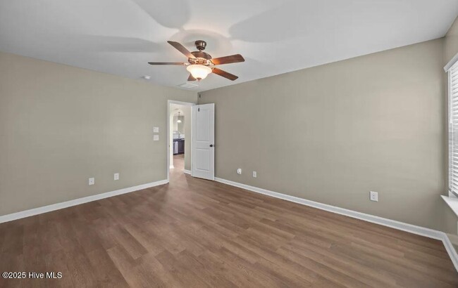 Building Photo - 821 Jade Ln