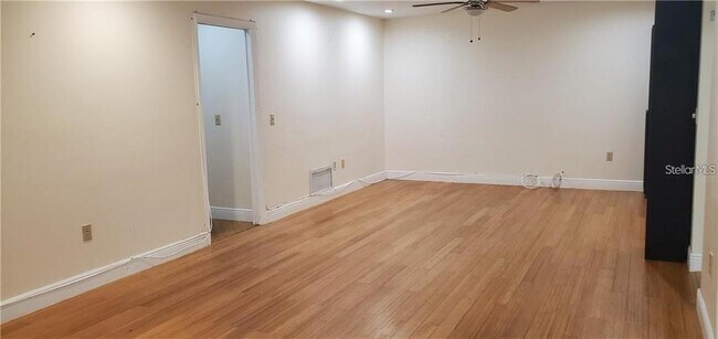 Building Photo - 637 Peachwood Dr