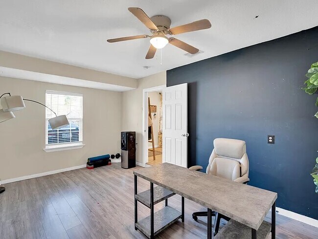 Building Photo - 4208 Wiman Dr