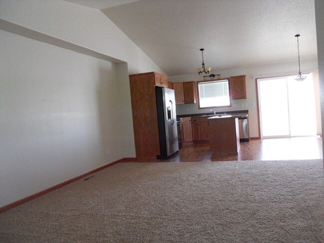 Building Photo - Westport Beach 3 Bedroom Bi-Level Twin Home