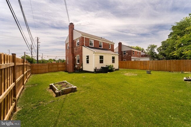 Building Photo - 10026 Lorain Ave