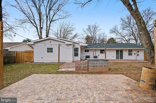 Building Photo - 312 E Gordon St