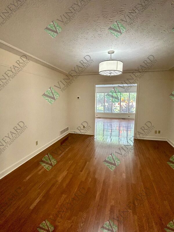 Building Photo - 115 Nesbit Ferry Pl