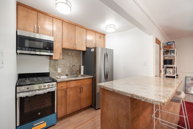 Building Photo - Rarely available gem now available in Bankers Hill - 1bed/1bath!