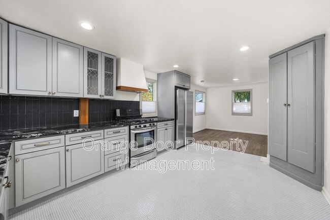 Building Photo - 4512 N Orchard St