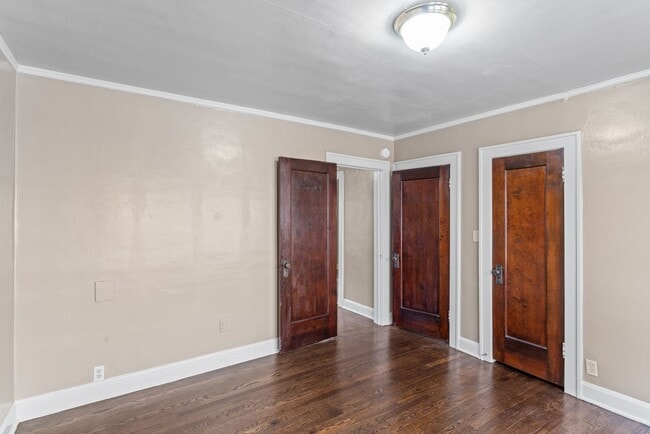 Building Photo - Charming 2-Bed Home with Hardwood Floors & Bright, Open Living Spaces!