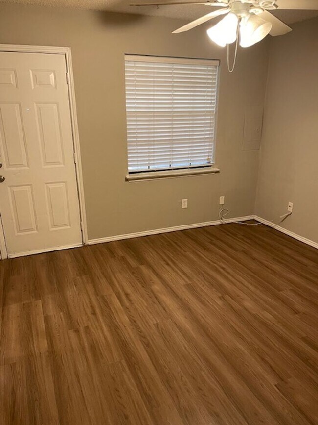 Building Photo - 322 Spring Branch Ln