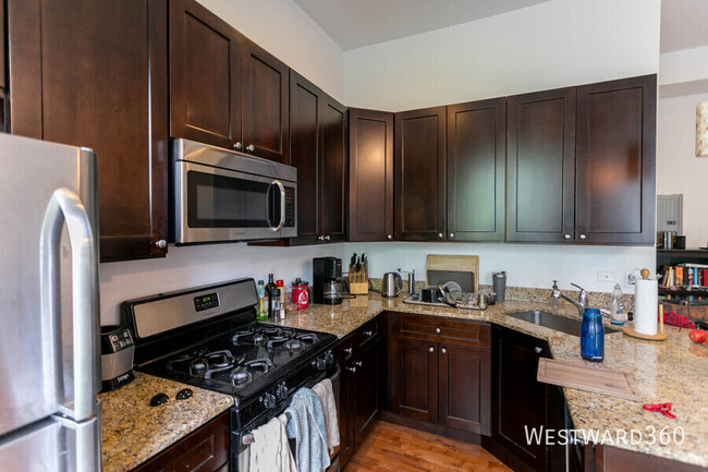 Primary Photo - 2535 W North Ave