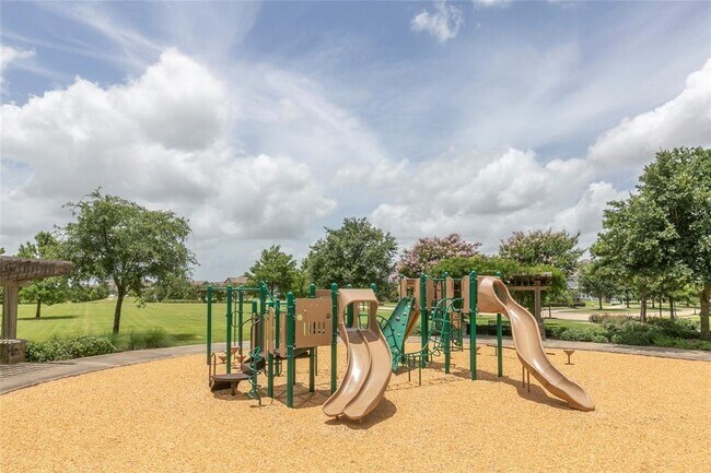 Building Photo - 15810 Vanderpool River Dr