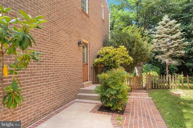 Building Photo - 1250 Pine Hill Rd