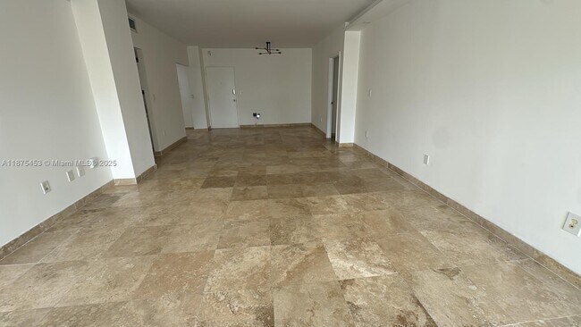 Building Photo - 500 Bayview Dr