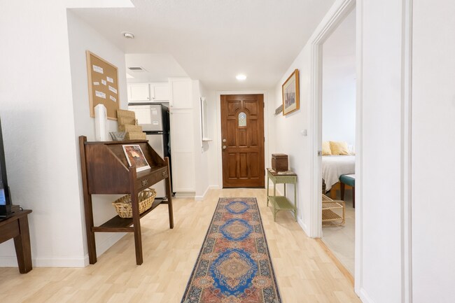 Building Photo - Poolside Condo