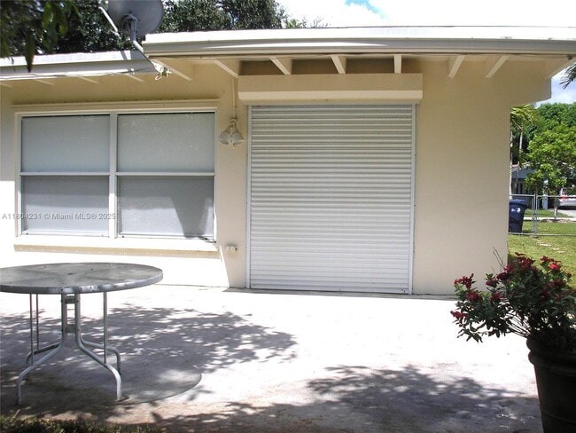 Building Photo - 11111 SW 78th Ct