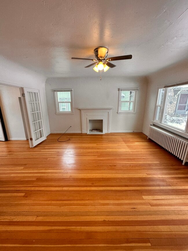 Building Photo - 2445 Custer Ave