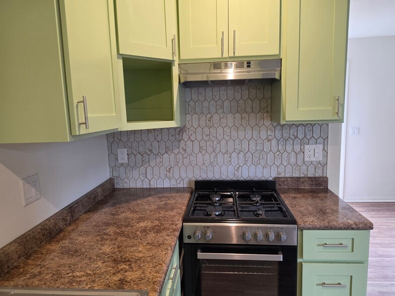 Stove - 4427 4th Ave