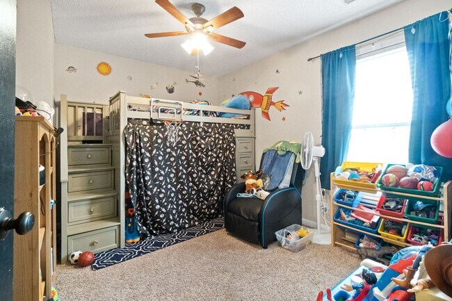 Building Photo - Lovely home in Peach Tree - Waiting for you to call home for the Holidays!