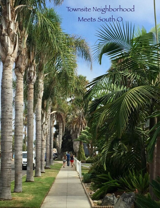 Building Photo - Cute 2 Bedroom Condo Steps Away from Endle...