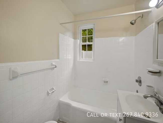 Building Photo - 30 Danbury St SE