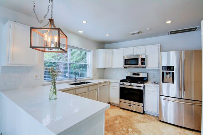 Building Photo - 10 E Indian Sage Cir