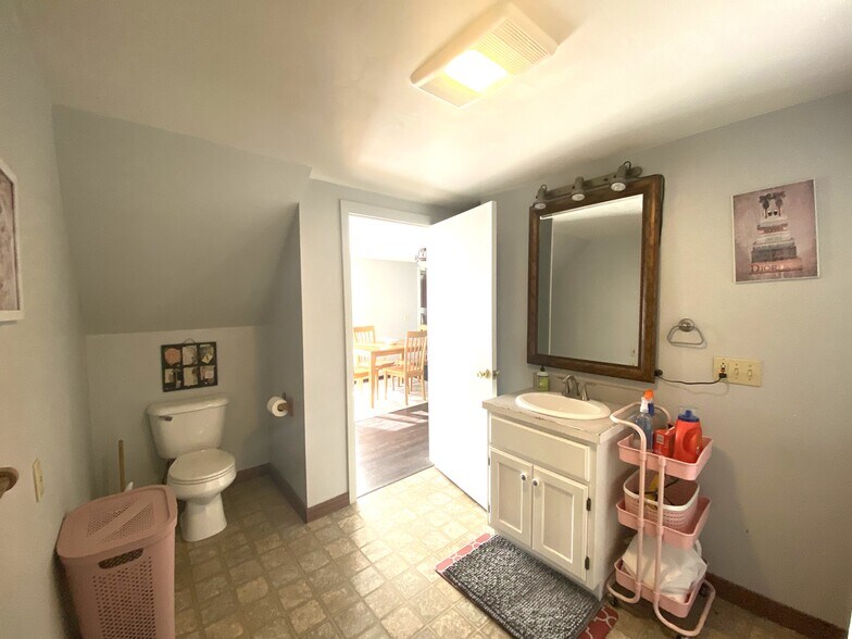 Building Photo - 16 Hillcrest St