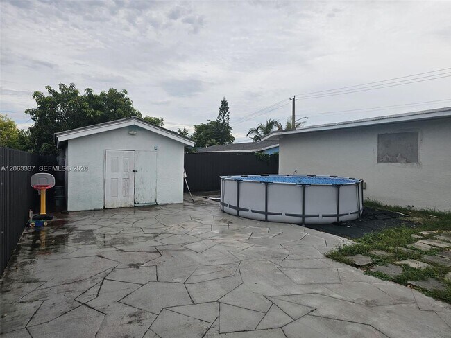 Building Photo - 75 SW 18th Ave