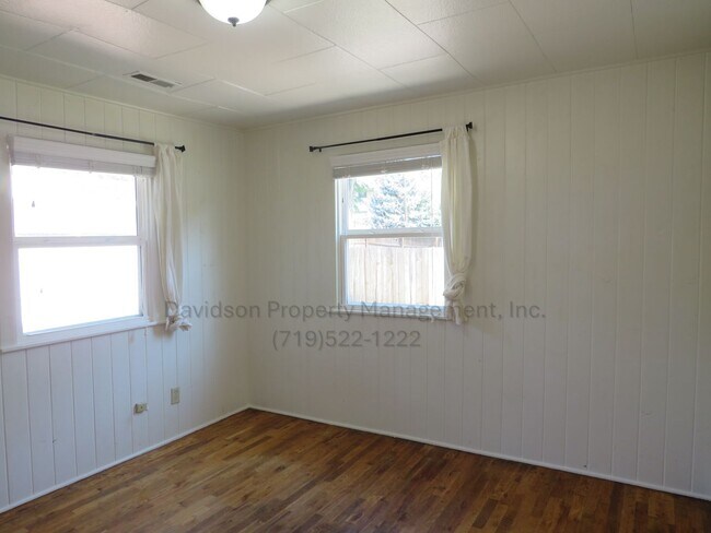 Building Photo - 1604 Dorchester Dr