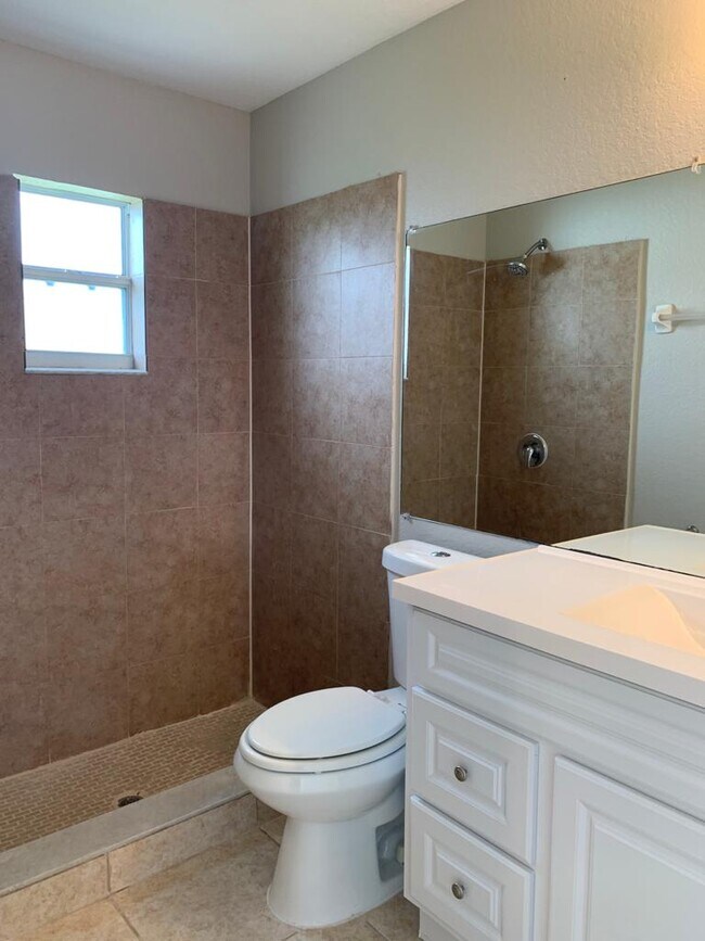 Building Photo - 6017 Live Oak Drive
