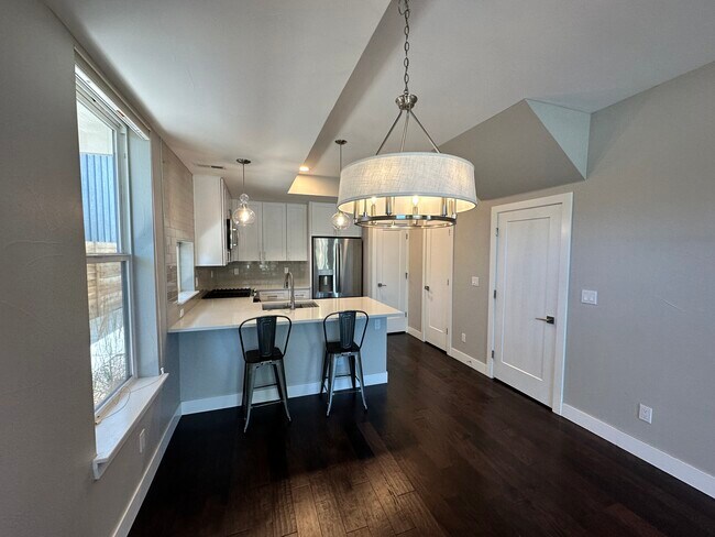 Building Photo - 2181 S Cherokee St