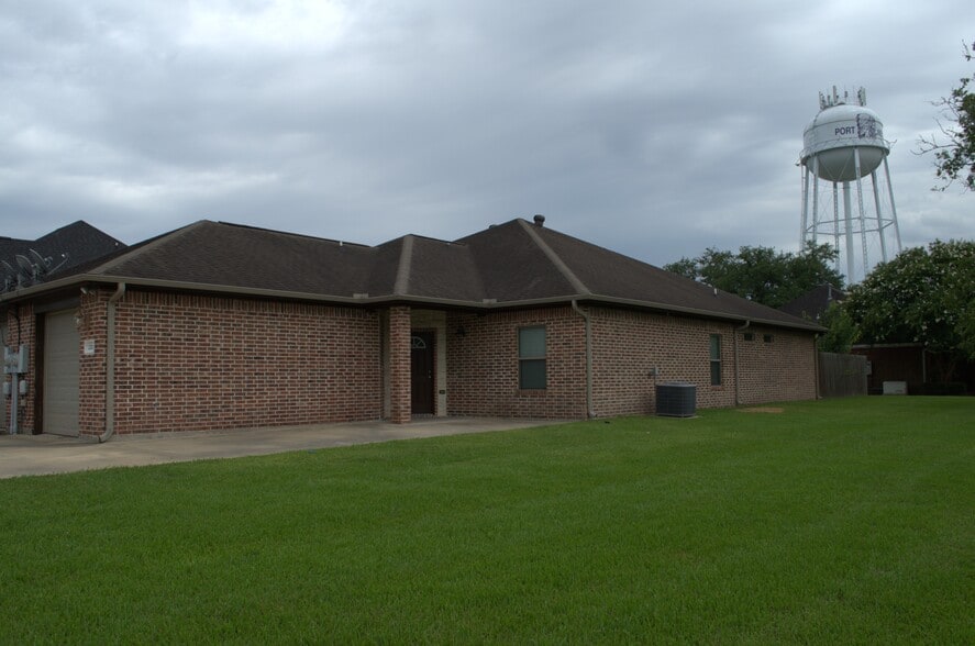 Side - 2321 Port Neches Ave