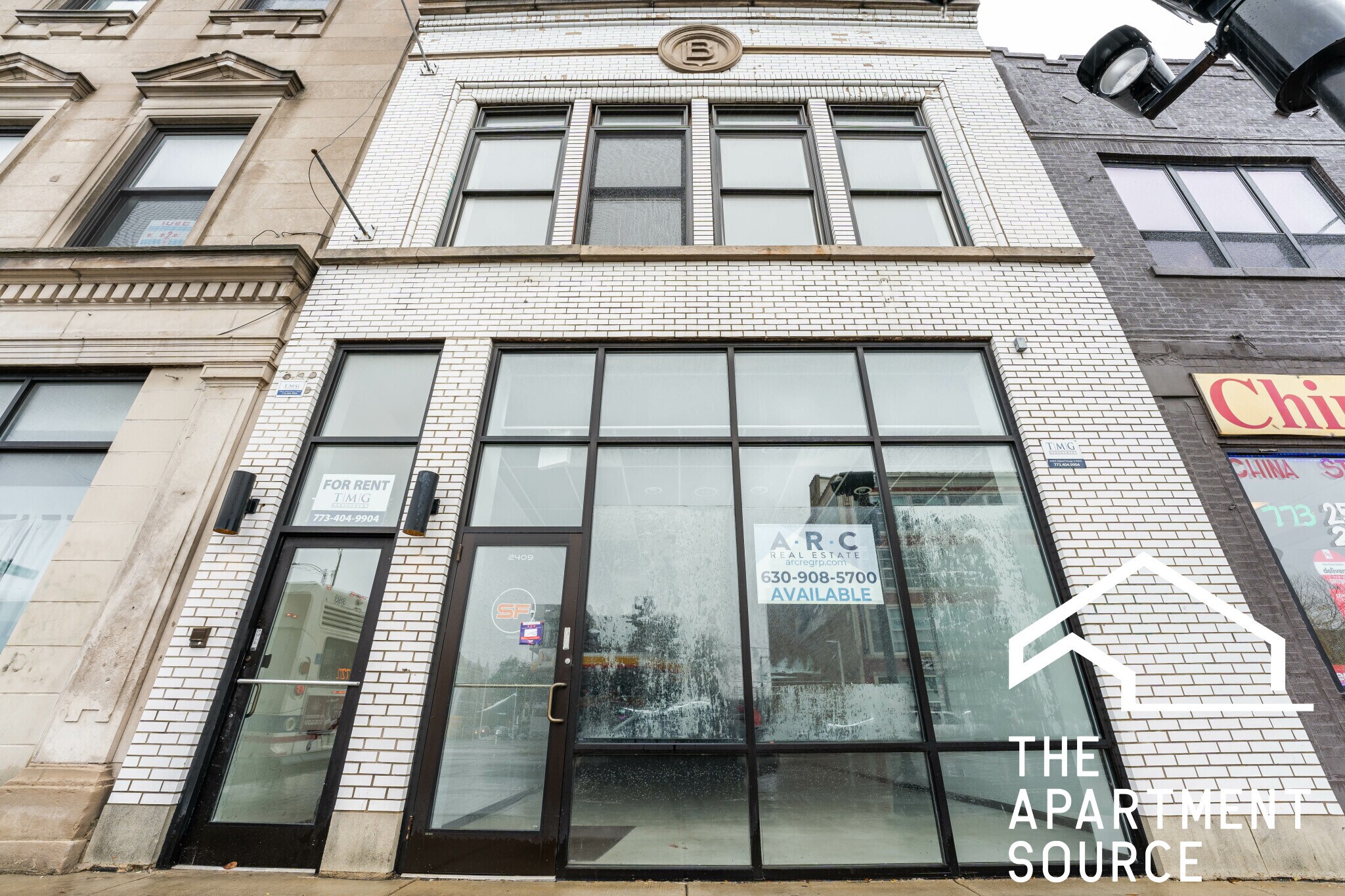 Building Photo - 2401 W North Ave