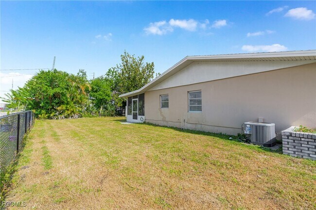 Building Photo - 6014 Deming Ave