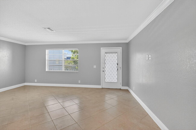 Building Photo - 184 Burgandy Way