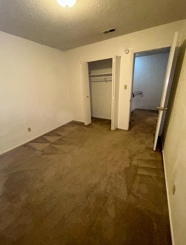 Building Photo - 902 F St