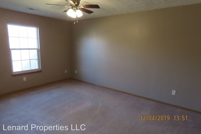 Building Photo - 4425-4427 W La Siesta St