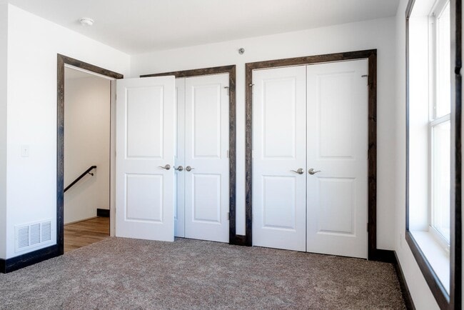 Building Photo - 2987 Aspen Dr