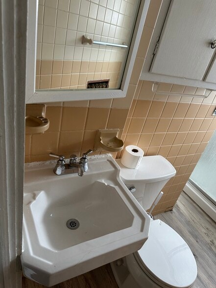 Bathroom - 49 N Bridge St