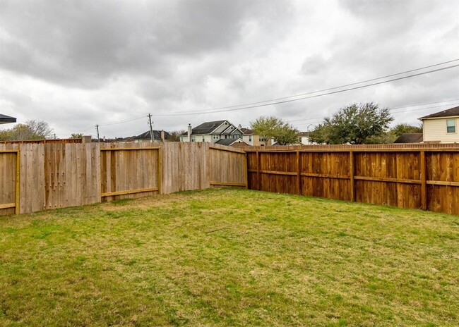 Building Photo - 12832 Barnsbury Ln