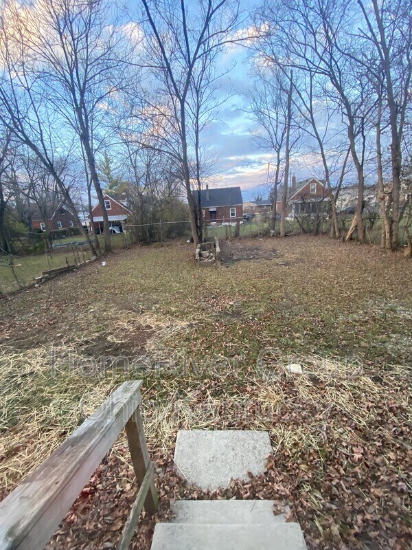 Building Photo - 802 Van Buren St