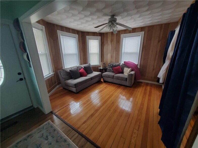 Building Photo - 75 Naples Ave