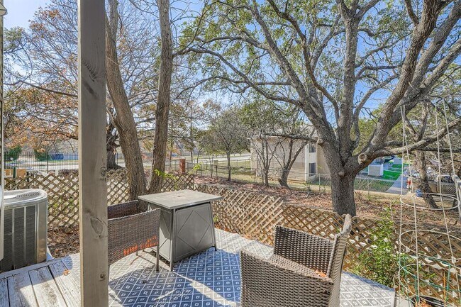 Building Photo - 1827 River Crossing Cir