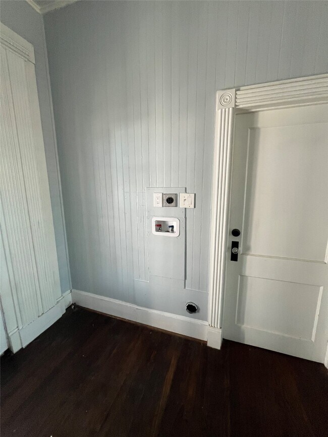 Building Photo - 901 Broadway Avenue J