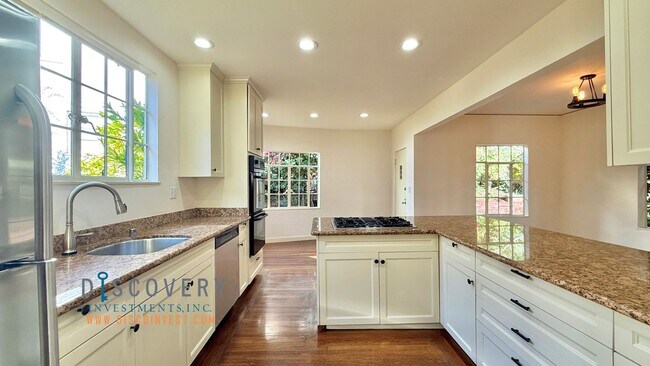 Building Photo - Oakmore 3+ Bedroom Spanish Mediterranean Home