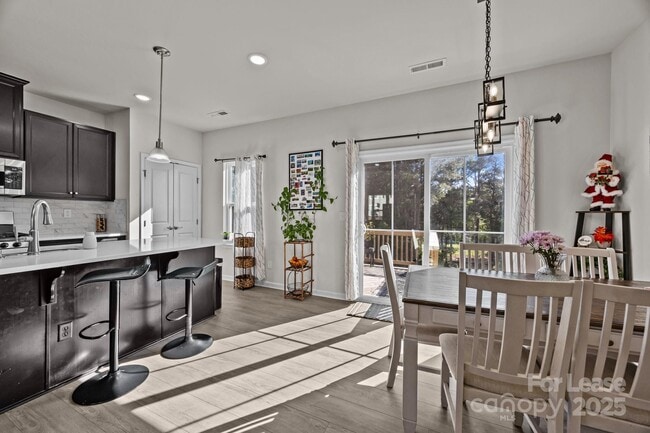 Building Photo - 2665 Grantham Place Dr