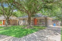 Building Photo - 2823 Aster St