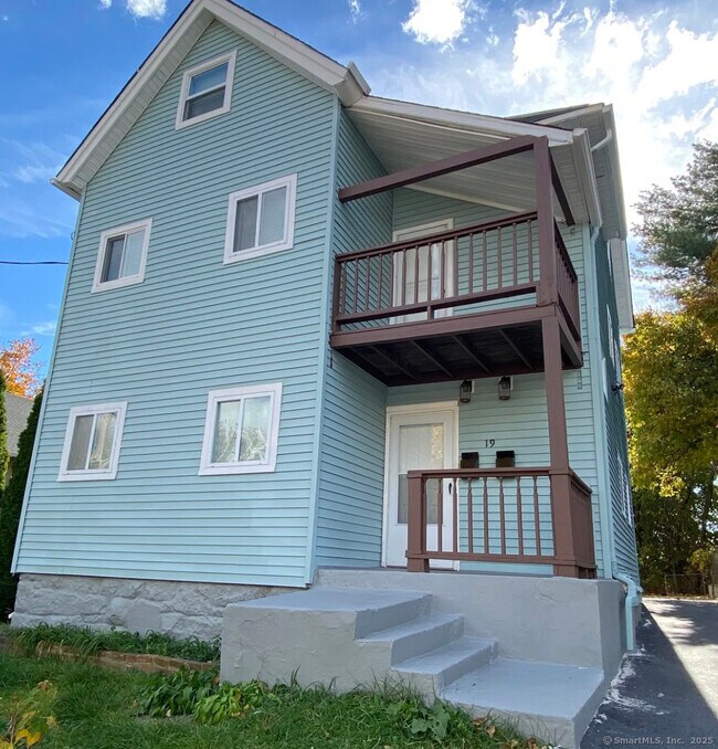 Primary Photo - 19 Warren St