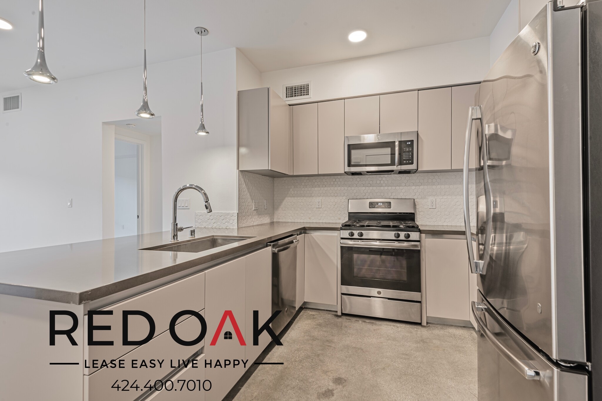 Building Photo - 453 S Kenmore Ave