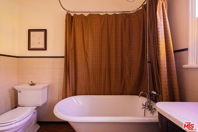 Building Photo - 11523 Albers St