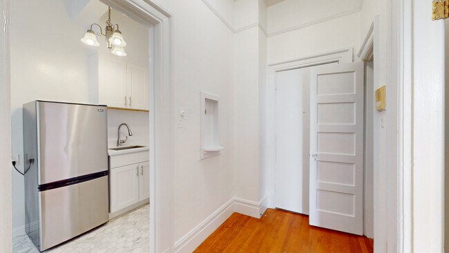 Building Photo - 3097 Washington St